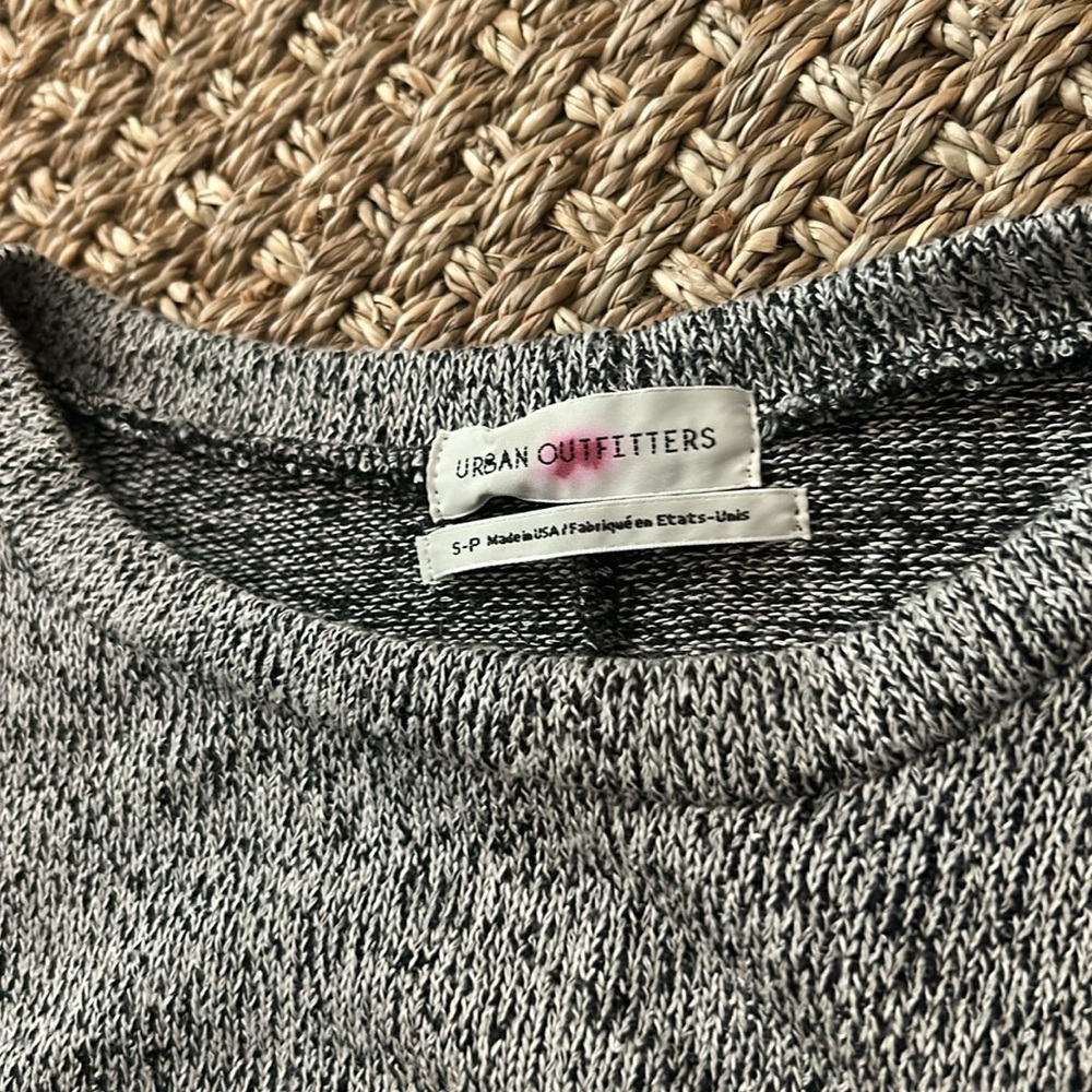Urban Outfitters Grey Black Speckled Sweater Size Small - Picture 4 of 6